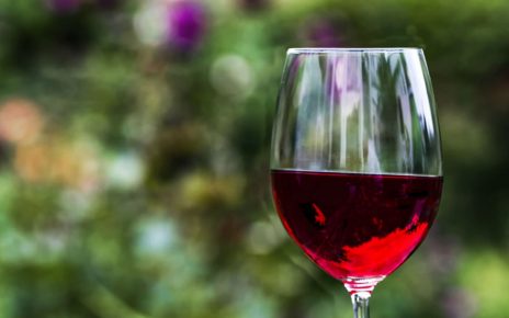 Polacy piją coraz więcej wina wysokiej jakości
