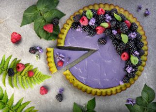 Zielona tarta z musem jeżynowym - przepis kulinarny marki Eisberg